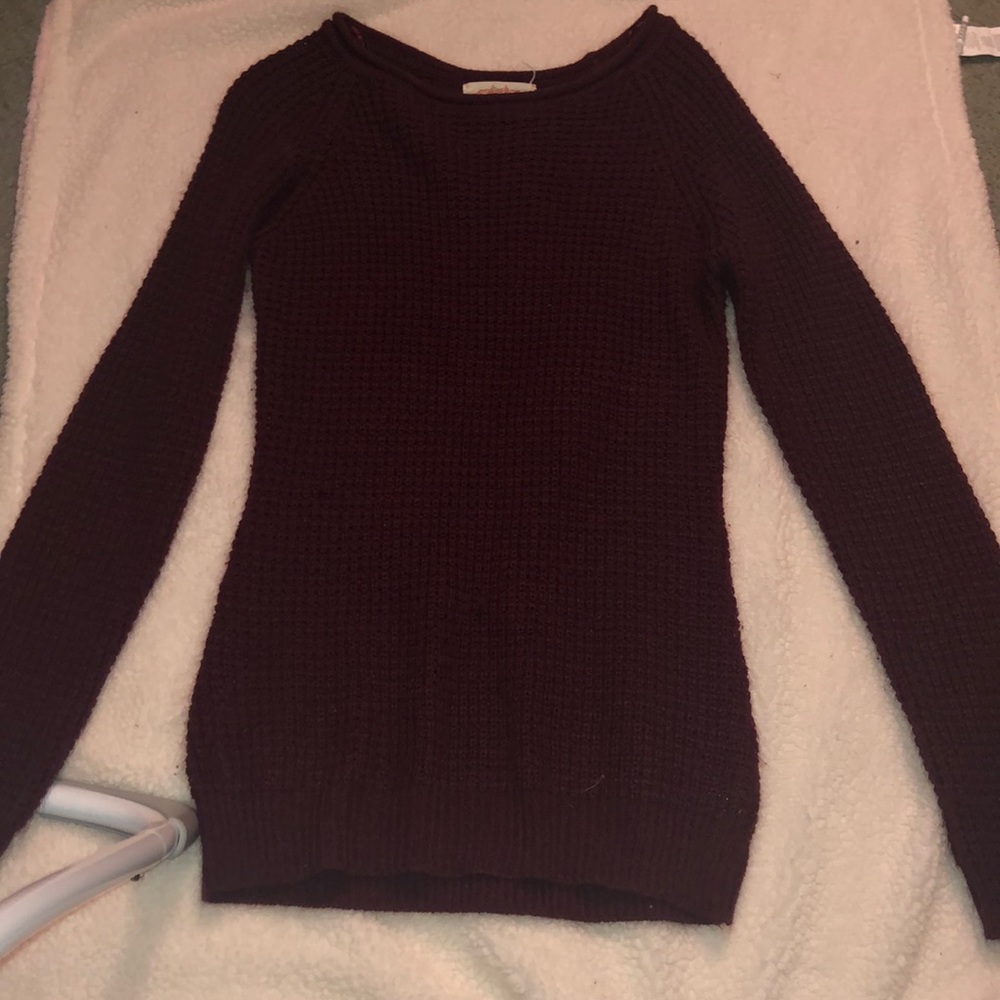 Maroon sweater